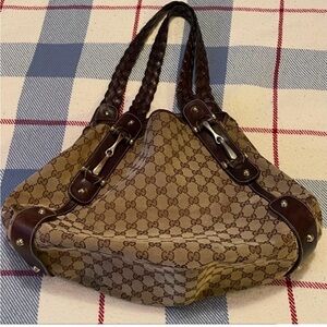 Gucci Pelham shoulder bag